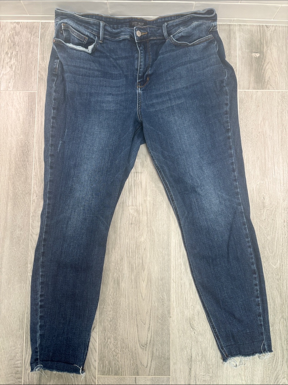 Judy Blue Mid Rise Raw Hem Skinny Jeans 20W Dark Wash Stretch JB82527